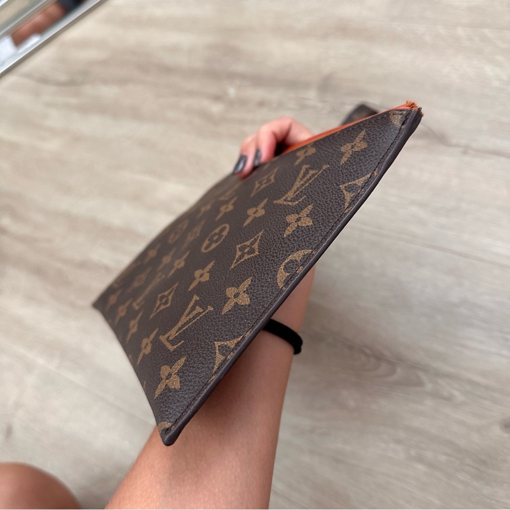 Louis Vuitton Brown Monogram Wristlet Bag, like new - Picture 8 of 17